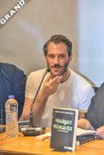 Οι «Μαύροι Πίνακες», η σειρά-φαινόμενο της χρονιάς, έγιναν βιβλίο !